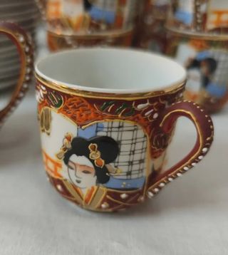 Juego completo de te japonés de porcelana.