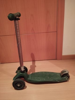 Patinete niño de 3 ruedas.