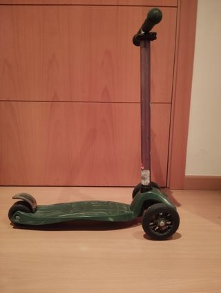 Patinete niño de 3 ruedas.