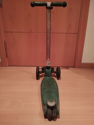 Patinete niño de 3 ruedas.