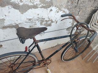 Bicicleta antigua Orbea Está en playa Almardá junt