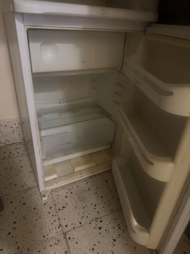 Frigorífico Indesit pequeño