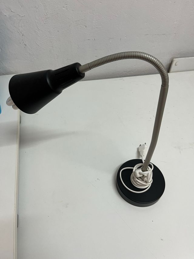 Lámpara escritorio flexible - metal y plástico