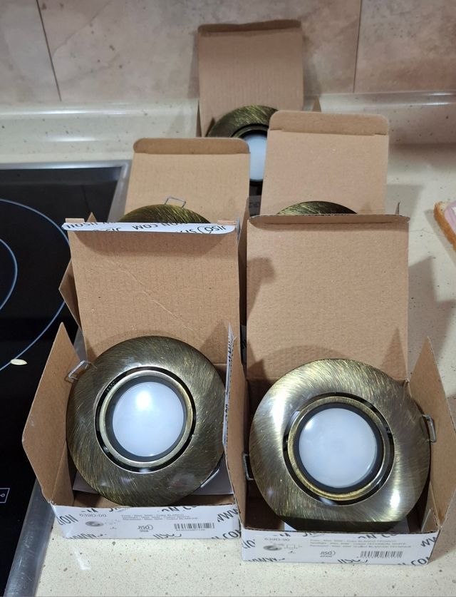 5 Focos empotrables dorados