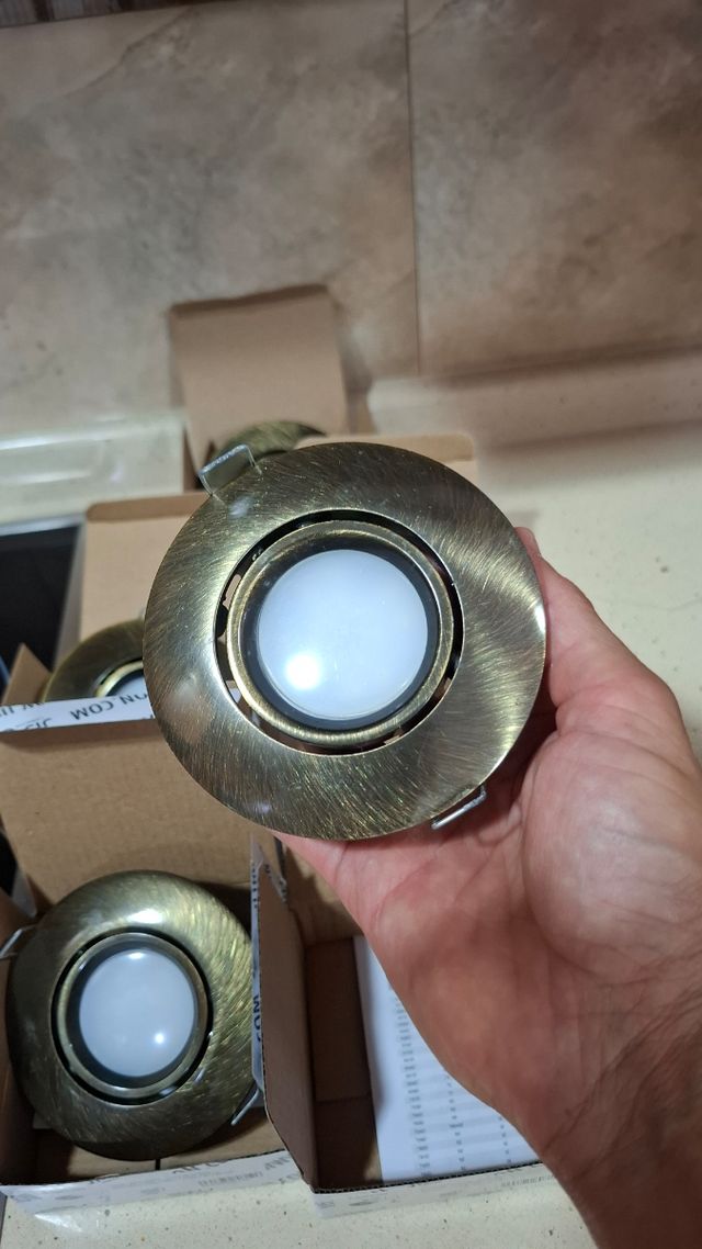 5 Focos empotrables dorados