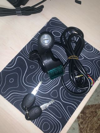 Acelerador con llave para patinete electrico.