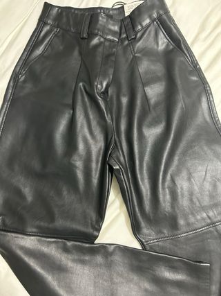 Pantalones polipiel negros - Talla XS