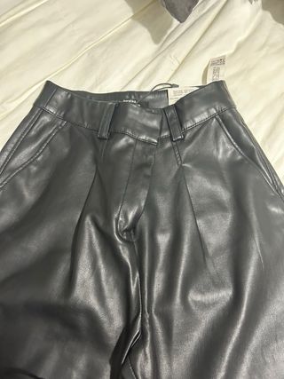 Pantalones polipiel negros - Talla XS