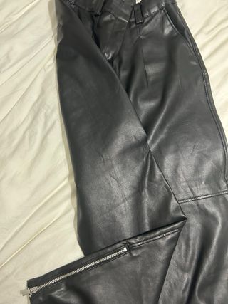 Pantalones polipiel negros - Talla XS