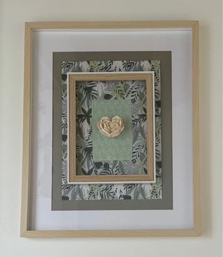 Quadro artesanal c/ coração gesso