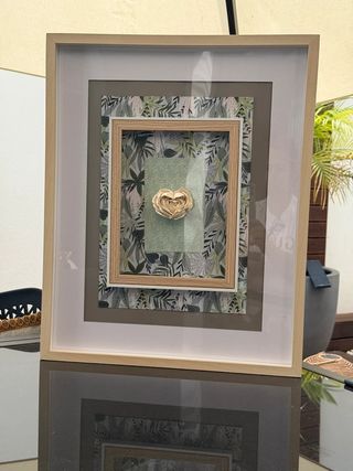 Quadro artesanal c/ coração gesso