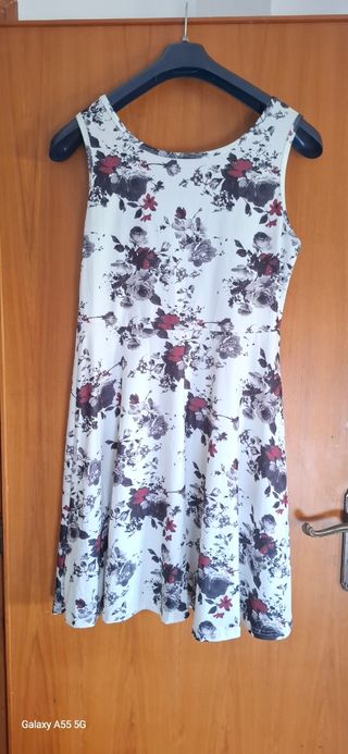 Vestiti estivi floreali 1 bianco/rosso e 1 b/n