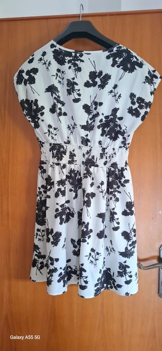 Vestiti estivi floreali 1 bianco/rosso e 1 b/n