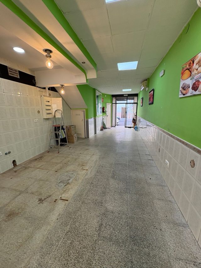 LOCAL 120m CON SALIDA HUMOS Y BARBACOA