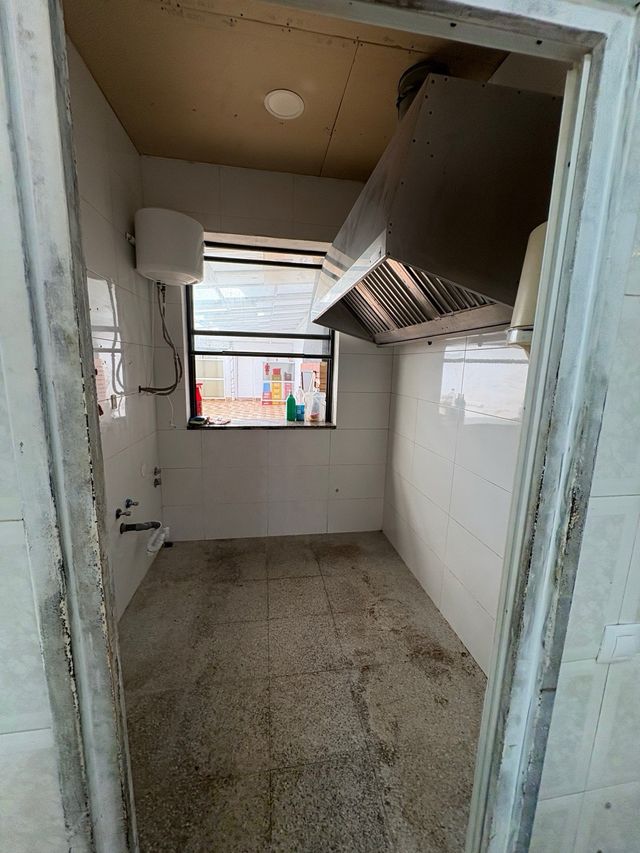 LOCAL 120m CON SALIDA HUMOS Y BARBACOA