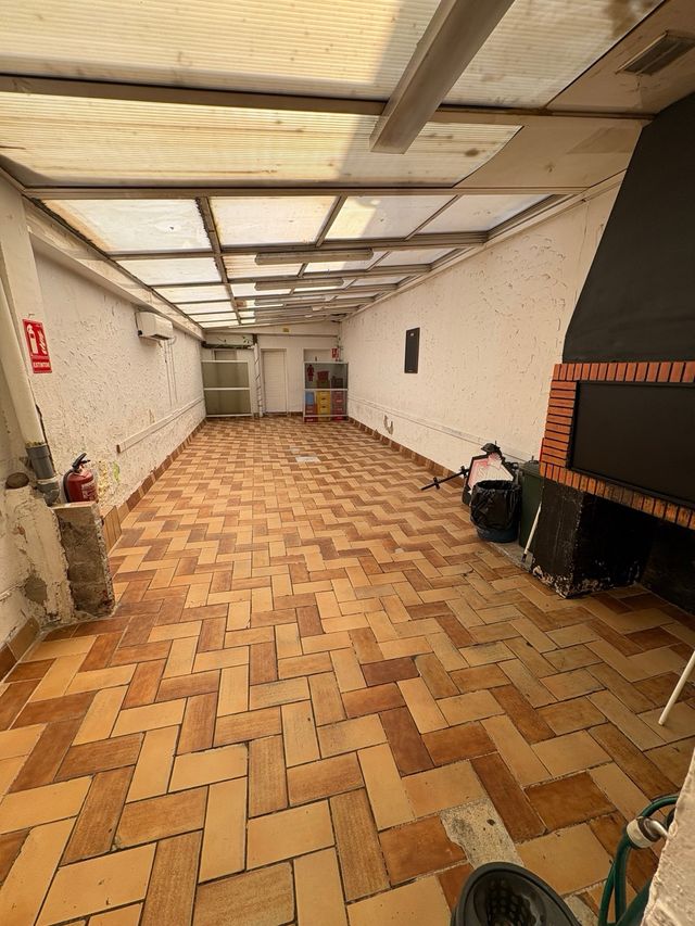 LOCAL 120m CON SALIDA HUMOS Y BARBACOA