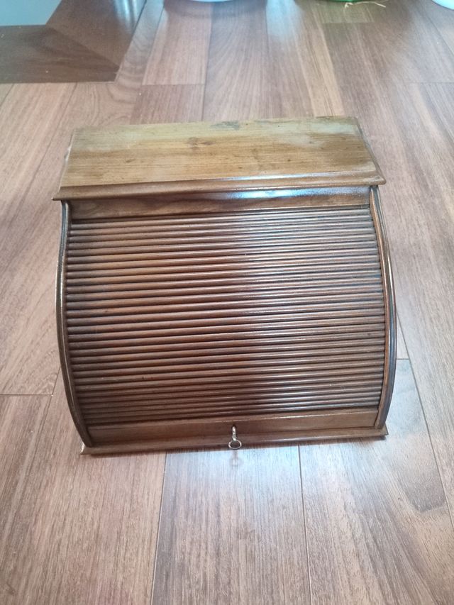 Archivador de madera antiguo