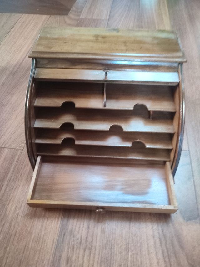 Archivador de madera antiguo