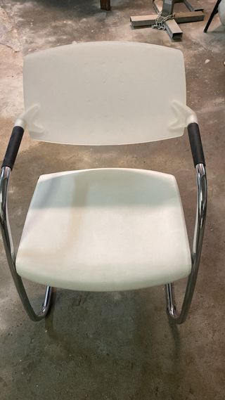 Sillas oficina - blanco y plateado