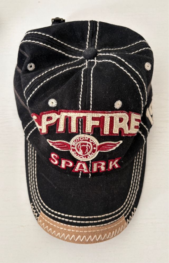 Gorra Spitfire de lela negra y roja