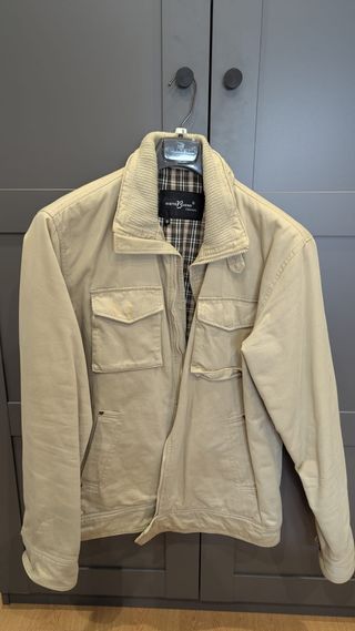 Chaqueta beige invierno, poco uso, forro interior.