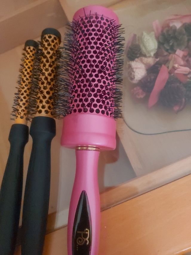 Cepillos pelo: 2 pequeños + 1 grande