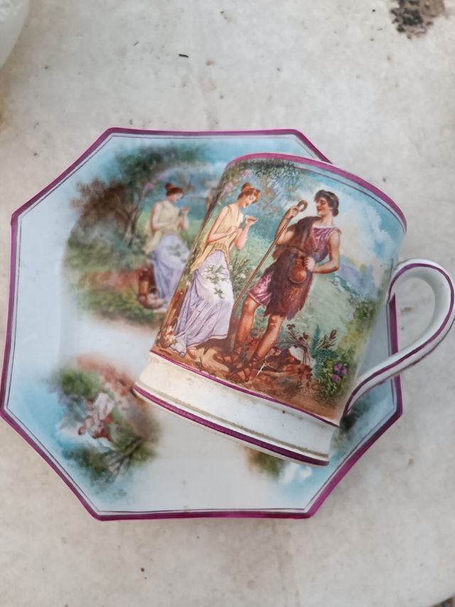Taza y platillo antiguos La Cartuja