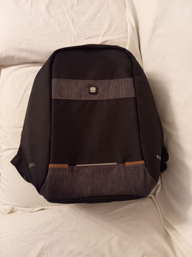 Mochila Gabol antirrobo negra en perfecto estado