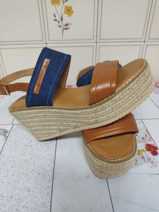 Sandalias cuña Dana women marrón
