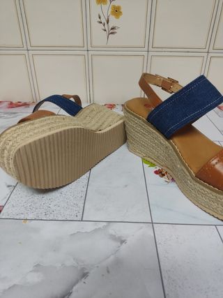 Sandalias cuña Dana women marrón