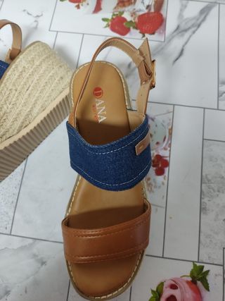 Sandalias cuña Dana women marrón