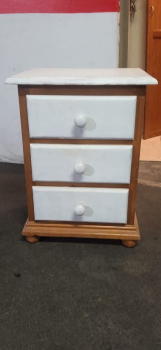 Mesita noche 3 cajones - Madera