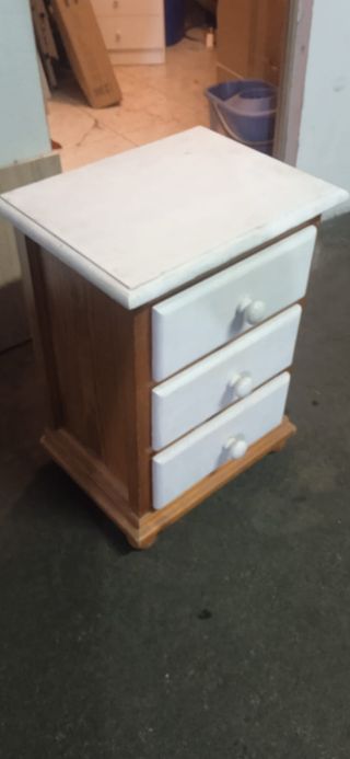 Mesita noche 3 cajones - Madera