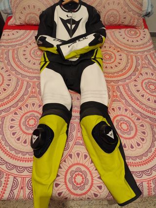 Mono Dainese cuero blanco-amarillo