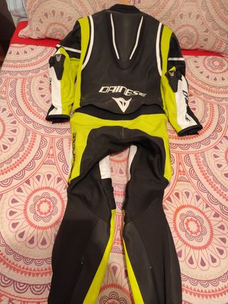 Mono Dainese cuero blanco-amarillo