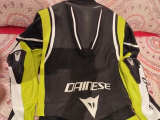 Mono Dainese cuero blanco-amarillo