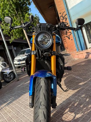 Yamaha XSR900 azul