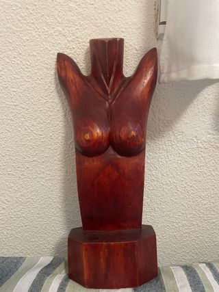 Expositor madera marrón collares de madera .