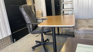 Escritorio esquinero + silla giratoria