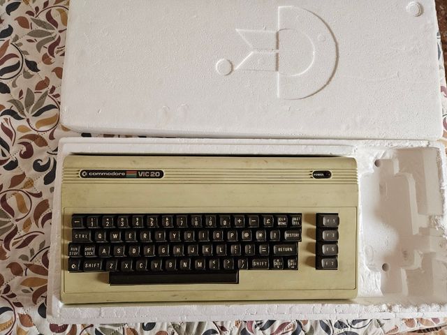 Commodore VIC-20: Consola Retro