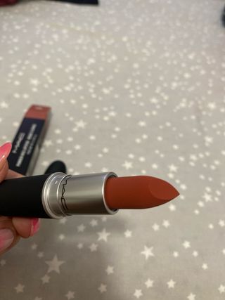 Pintalabios MAC marrón-rojo