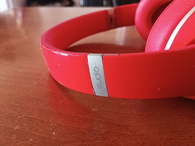 Auriculares Beats Studio Wireless rojos