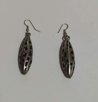 Pendientes ovalados largos, a estrenar