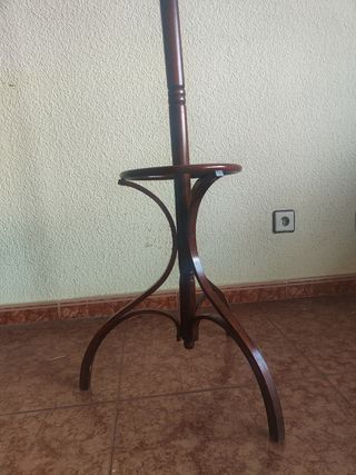 Perchero madera marrón antiguo