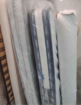 Somieres y colchones seminuevos de exposiciones!