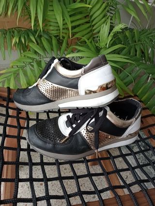 Zapatillas Michael Kors - Negras y Doradas