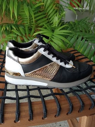 Zapatillas Michael Kors - Negras y Doradas