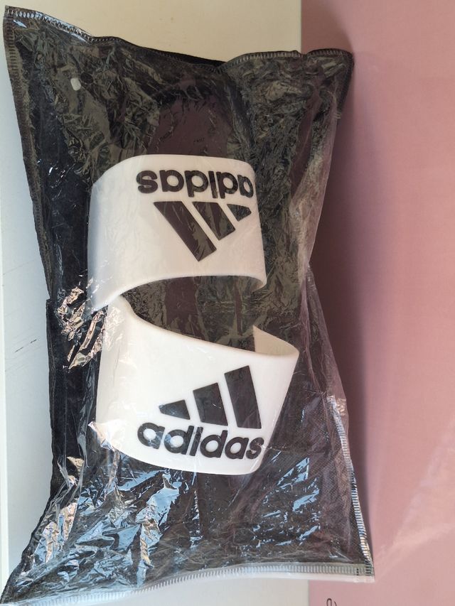 Sandalias Adidas - blancas y negras