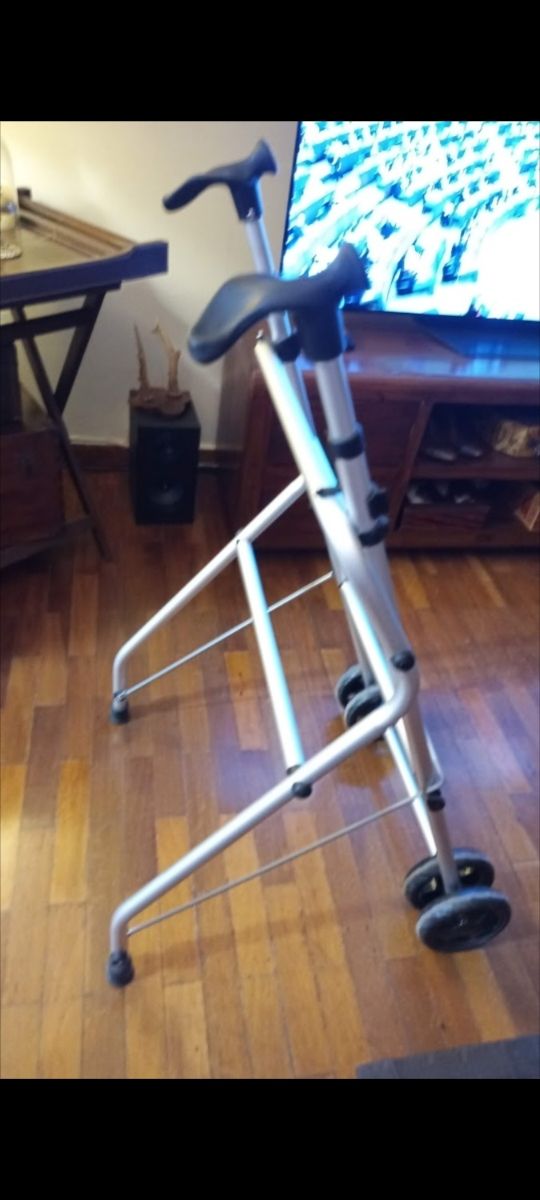 Andador adulto plegable