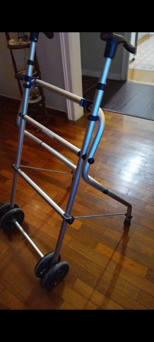 Andador adulto plegable